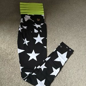 Cute booty lounge -Retired Print